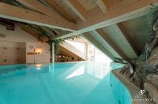 Wellness Hotel Engel - Piscina coperta nel sottotetto